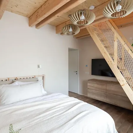 Villa Feng Shui U Zamecke Zahrady Konopiste *
